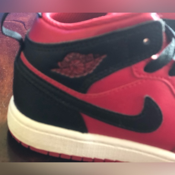 NIKE JORDAN 1 MID KIDS SHOES - Picture 4 of 15